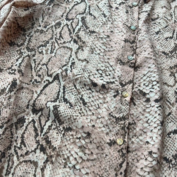 ROSE & OLIVE Medium Snake Skin blouse - Picture 3 of 4